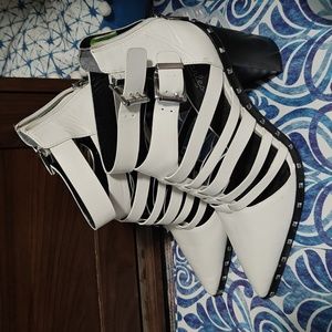 Never Worn. Charles David Diesel Bootie White 9.5 US